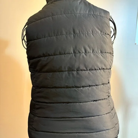 Banana Republic Black Puffer Vest - Picture 3 of 7